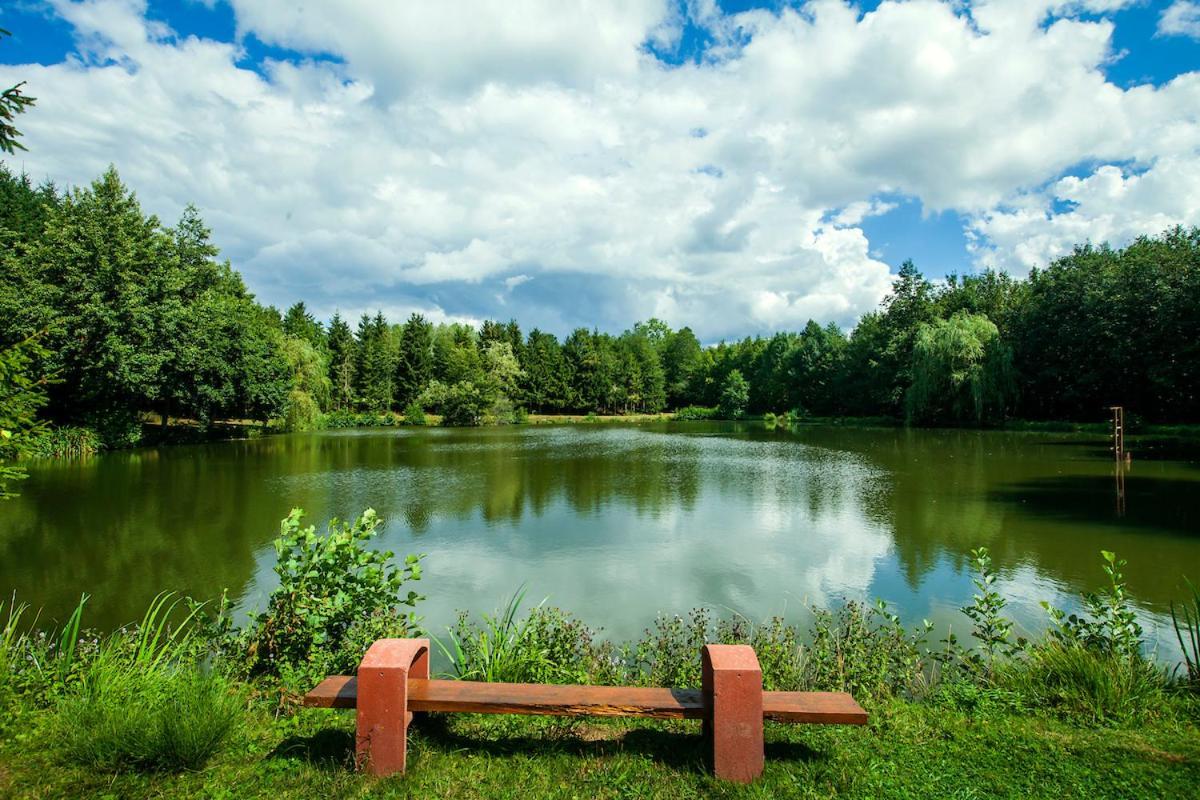 Hotel Les Etangs Du Moulin D'Harcy Lonny Exterior foto
